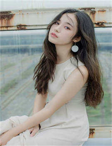 《美女脱掉衣服》